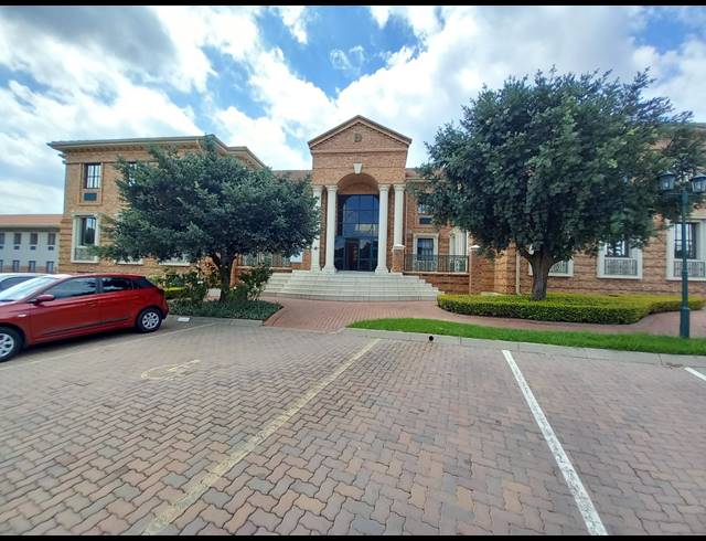 136M² OFFICE TO LET IN BRYANSTON